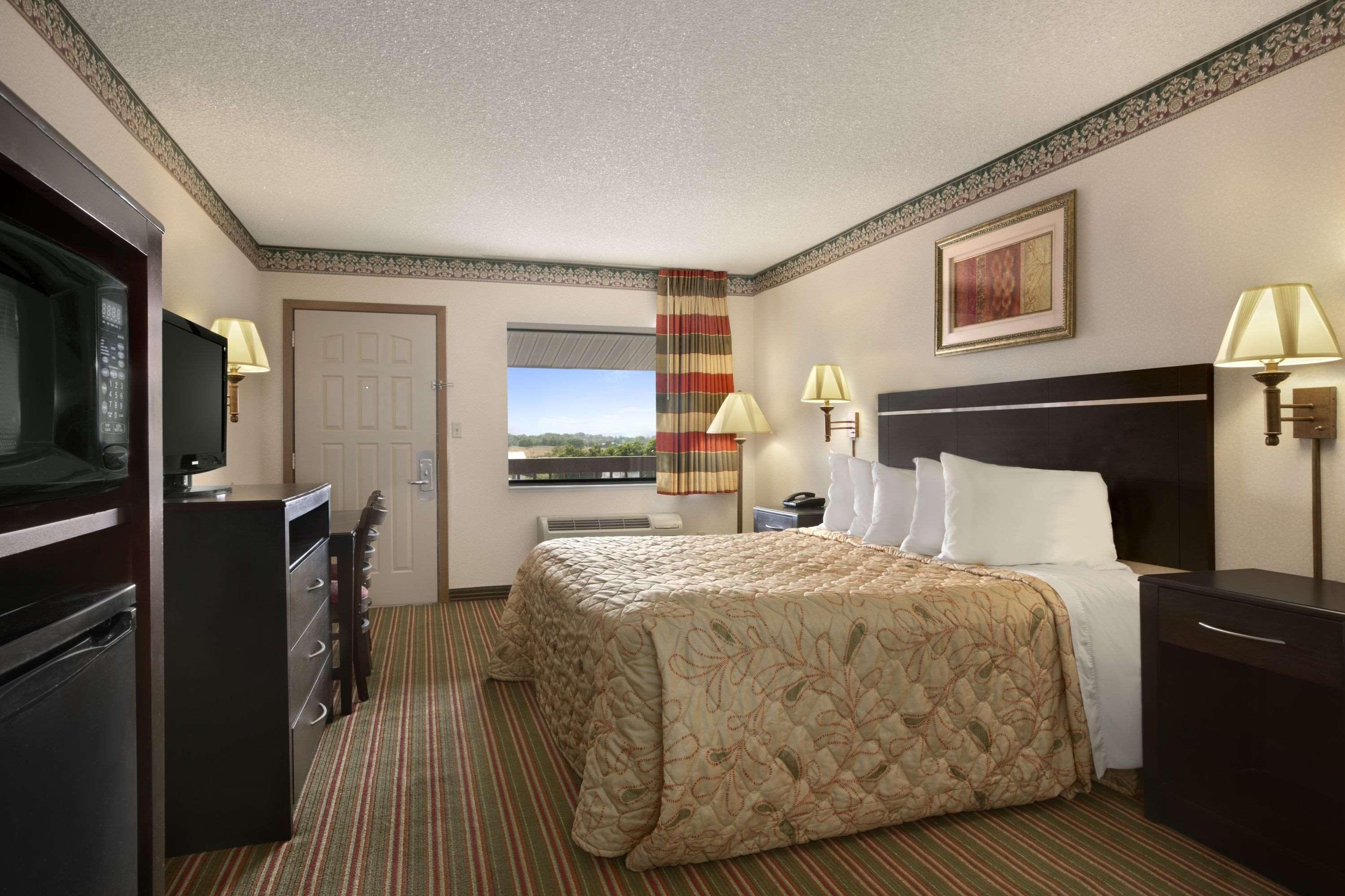 Days Inn By Wyndham Grantville Exterior photo